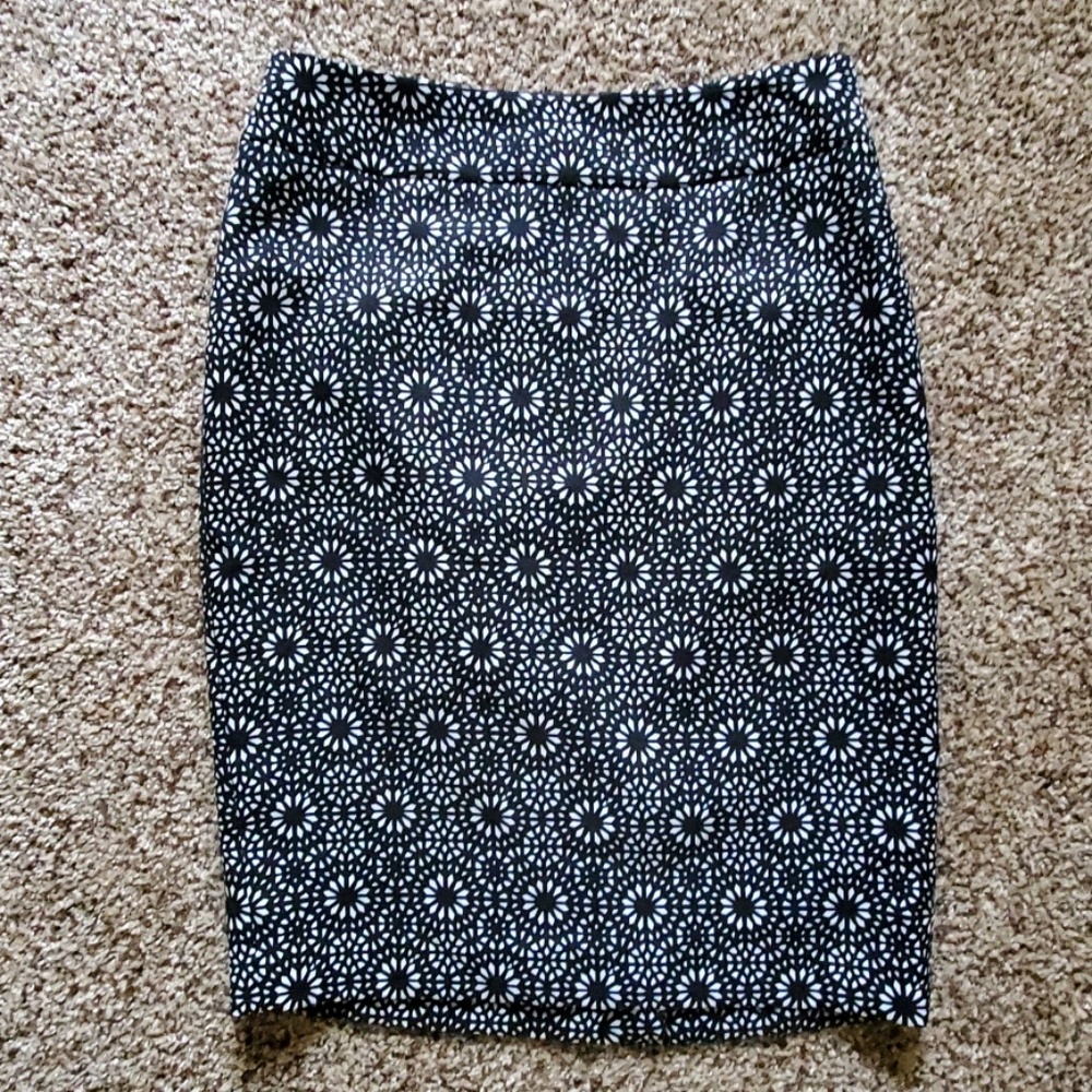 Nine West black/white skirt